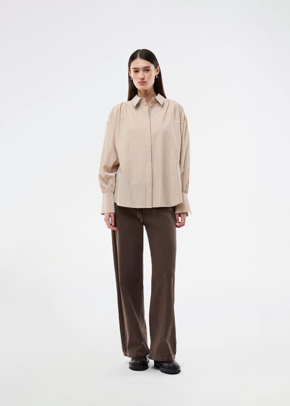 Striped shirt with voluminous sleeves. The BaldvinMD Shirt features a classic collar, concealed button closure, and trendy balloon sleeves with cuffs - a chic and stylish statement top for work and special occasions.