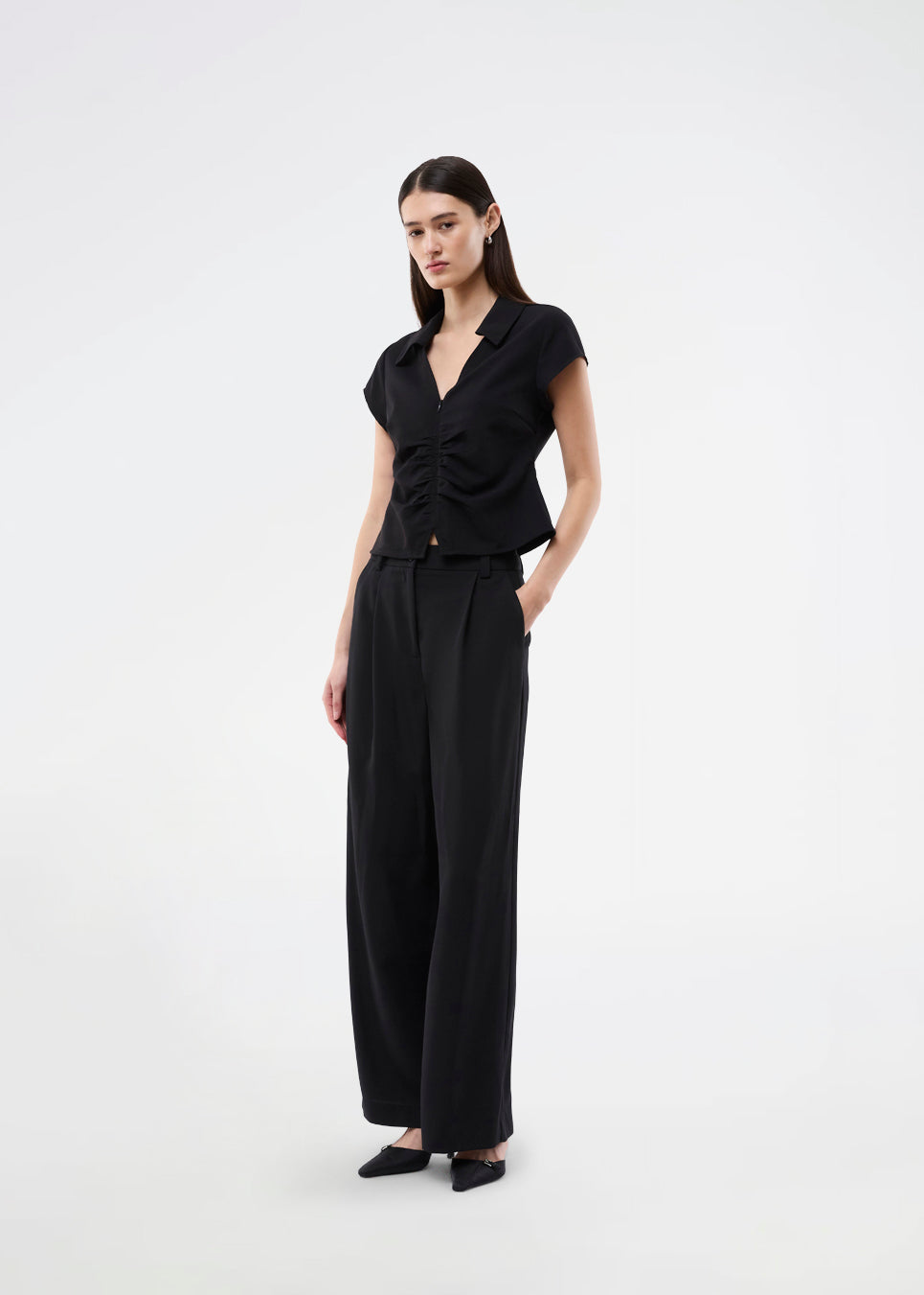 Feminine, tailored top. The BeamMD Top features a shirt collar, short sleeves, a V-neckline, and a front zip closure with gathered detailing - a flattering and trendy style, perfect for taking you from day to night.