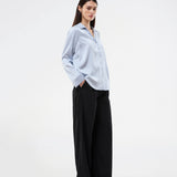 Elegant shirt in a shiny jacquard print. The BeaMD Shirt features a collar, V-neckline, button closure, cuffed sleeves, and shorter side seams - a versatile and exclusive statement top with a modern, sophisticated look.