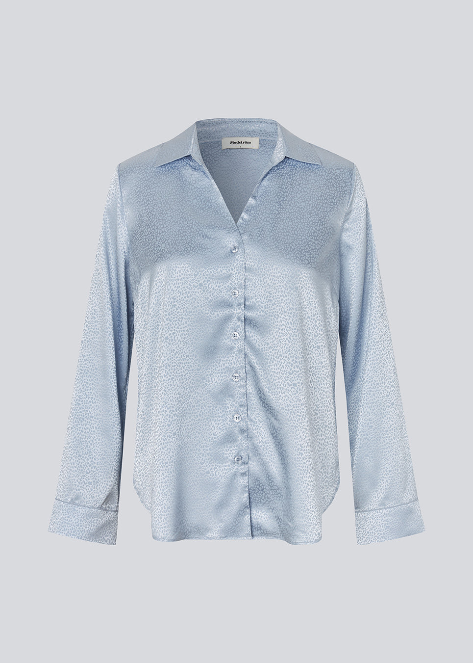 Elegant shirt in a shiny jacquard print. The BeaMD Shirt features a collar, V-neckline, button closure, cuffed sleeves, and shorter side seams - a versatile and exclusive statement top with a modern, sophisticated look.