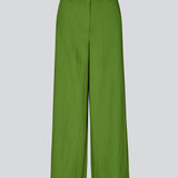 Relaxed trousers in a lightweight quality. The Benittamd Pants feature classic details such as belt loops, side pockets, and a zip fly. The sleek design combines a modern look with high comfort in the light, soft fabric. An elasticated back waistband ensures a flexible fit, making them perfect for both everyday wear and work.