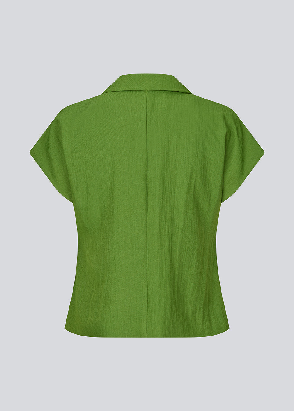 Short-sleeved blazer vest with a notched collar. The BenittaMD Vest features a relaxed, waist-focused fit, side pockets, and a single-button closure – the lightweight fabric creates a modern, effortless look, perfect worn alone or layered for a sharp, fashion-forward style.
 