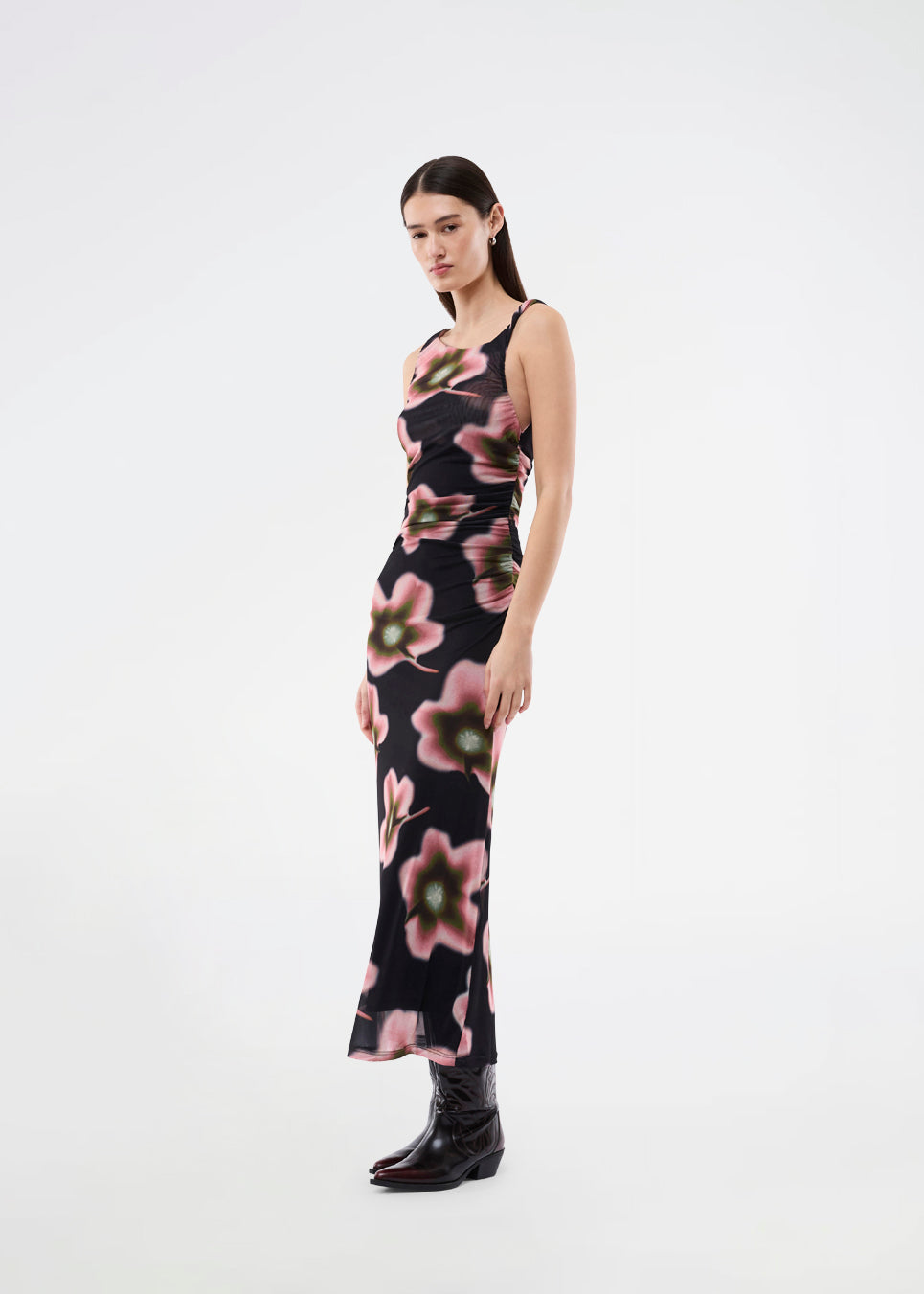 Elegant, fitted maxi dress in lightweight, sheer mesh with draped detailing. The BenjaMD Print Dress is designed in a graphic floral print for a modern and eye-catching look - perfect for occasions where you want to stand out in style and fashion.