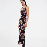 Elegant, fitted maxi dress in lightweight, sheer mesh with draped detailing. The BenjaMD Print Dress is designed in a graphic floral print for a modern and eye-catching look - perfect for occasions where you want to stand out in style and fashion.