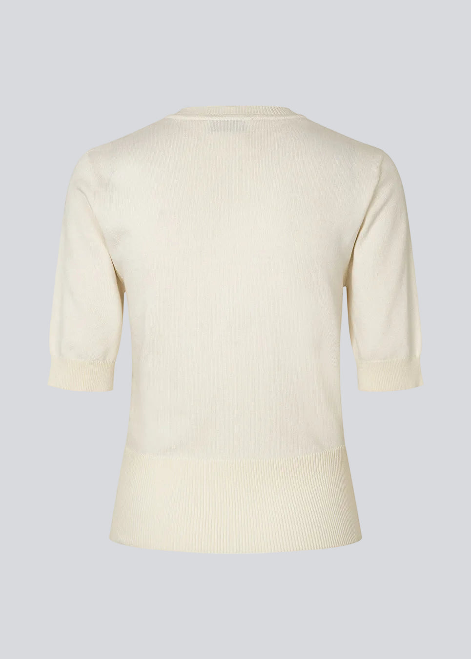 Feminine short-sleeved cardigan in lightweight knit. The Bennamd SS Cardigan features classic details such as ribbed trims, a button closure, and a round neckline, with a delicate wavy edge along the button placket for an elegant touch.