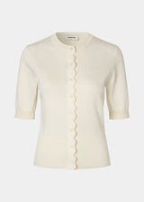 Feminine short-sleeved cardigan in lightweight knit. The Bennamd SS Cardigan features classic details such as ribbed trims, a button closure, and a round neckline, with a delicate wavy edge along the button placket for an elegant touch.
