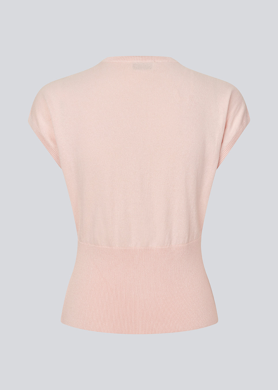 Feminine sleeveless cardigan in lightweight, luxurious knit. The Bernadette MD Vest features elegant ribbed trims, a stylish button closure, and a round neckline, with a tailored fit and an extra-wide ribbed waistband. Made from soft, 100% organic cotton – a timeless wardrobe must-have.
