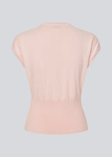 Feminine sleeveless cardigan in lightweight, luxurious knit. The Bernadette MD Vest features elegant ribbed trims, a stylish button closure, and a round neckline, with a tailored fit and an extra-wide ribbed waistband. Made from soft, 100% organic cotton – a timeless wardrobe must-have.