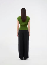 Feminine sleeveless cardigan in lightweight, luxurious knit. The Bernadette MD Vest features elegant ribbed trims, a stylish button closure, and a round neckline, with a tailored fit and an extra-wide ribbed waistband. Made from soft, 100% organic cotton – a timeless wardrobe must-have.