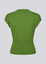 Feminine sleeveless cardigan in lightweight, luxurious knit. The Bernadette MD Vest features elegant ribbed trims, a stylish button closure, and a round neckline, with a tailored fit and an extra-wide ribbed waistband. Made from soft, 100% organic cotton – a timeless wardrobe must-have.