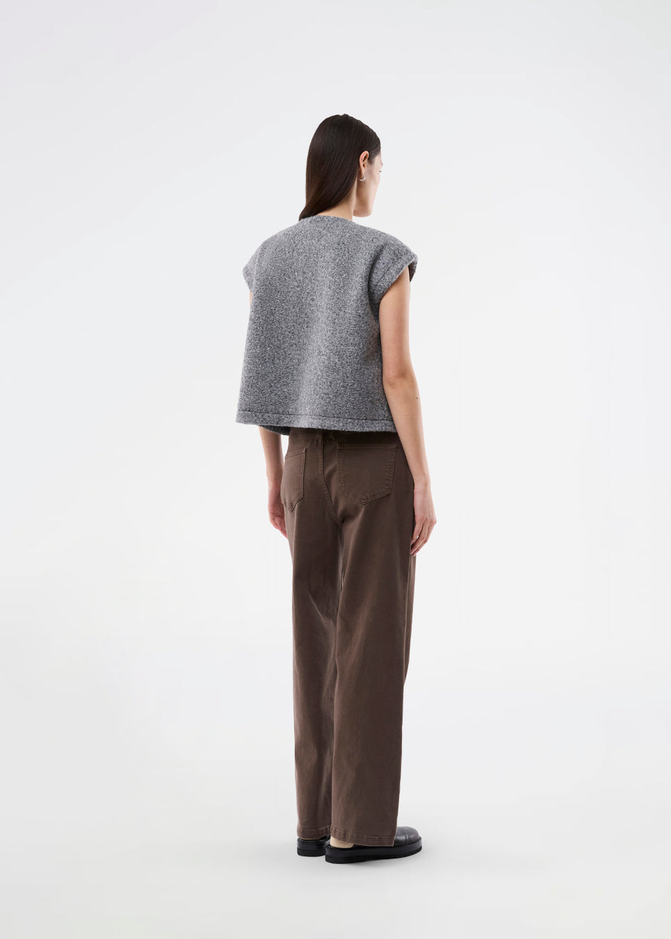Trendy vest in a wool-look. The BibberMD Vest features a front zip closure, round neckline, and side pockets with flaps and snap buttons – a sleek and chic layering piece that adds a modern, polished touch to the wardrobe.