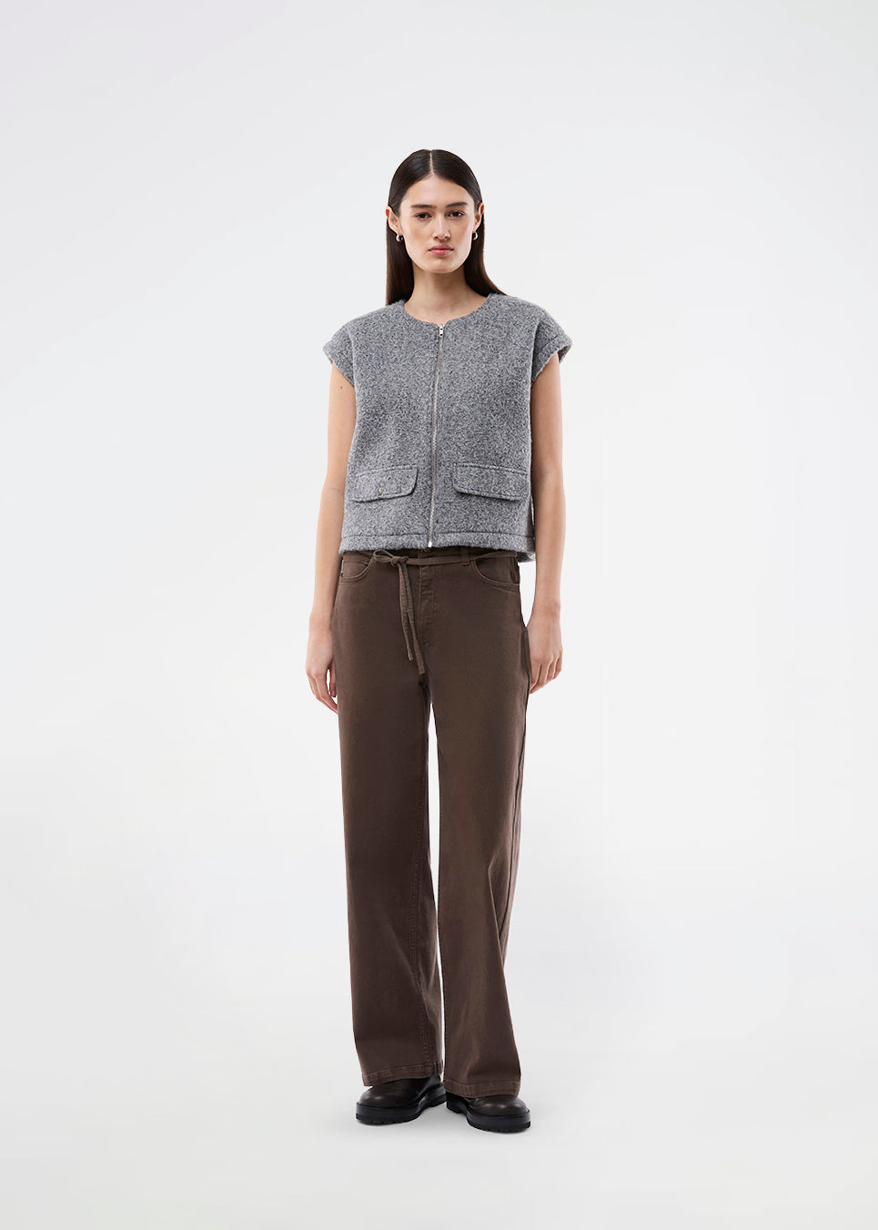Trendy vest in a wool-look. The BibberMD Vest features a front zip closure, round neckline, and side pockets with flaps and snap buttons – a sleek and chic layering piece that adds a modern, polished touch to the wardrobe.