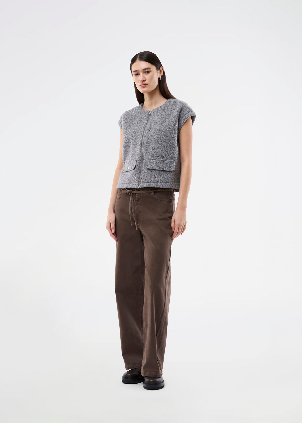 Trendy vest in a wool-look. The BibberMD Vest features a front zip closure, round neckline, and side pockets with flaps and snap buttons – a sleek and chic layering piece that adds a modern, polished touch to the wardrobe.