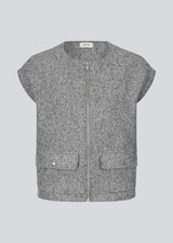Trendy vest in a wool-look. The BibberMD Vest features a front zip closure, round neckline, and side pockets with flaps and snap buttons – a sleek and chic layering piece that adds a modern, polished touch to the wardrobe.