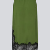 Edgy midi skirt with contrasting lace. The BirkMD Skirt features an elastic waistband and a relaxed, flattering fit - a cool and feminine style, made from 100% recycled polyester.