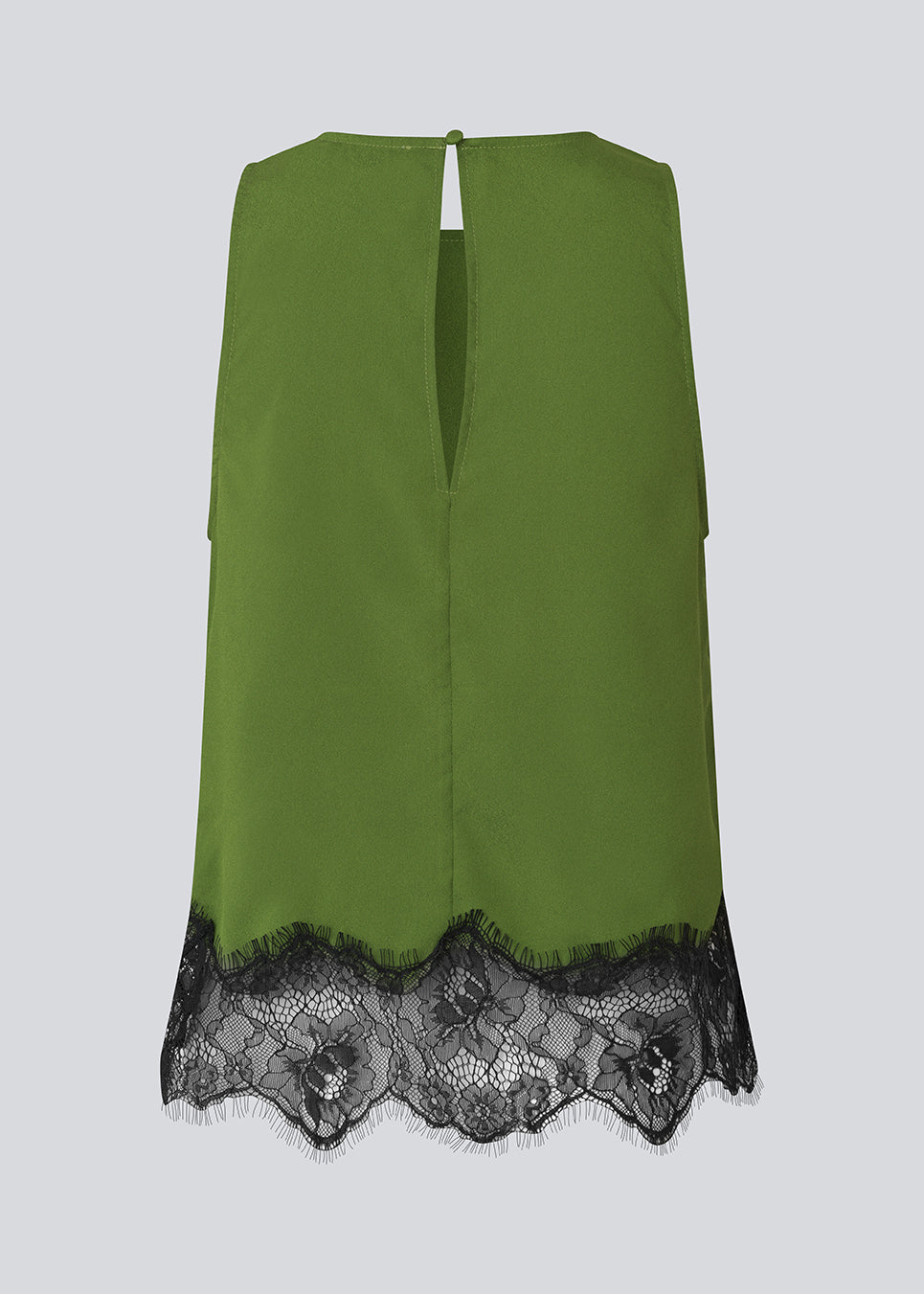 Edgy top with lace detailing. The BirkMD Top features a high, round neckline, is sleeveless, and has a relaxed fit - the contrasting lace adds a cool and feminine touch, made from 100% recycled polyester.