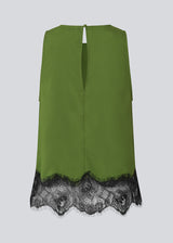 Edgy top with lace detailing. The BirkMD Top features a high, round neckline, is sleeveless, and has a relaxed fit - the contrasting lace adds a cool and feminine touch, made from 100% recycled polyester.