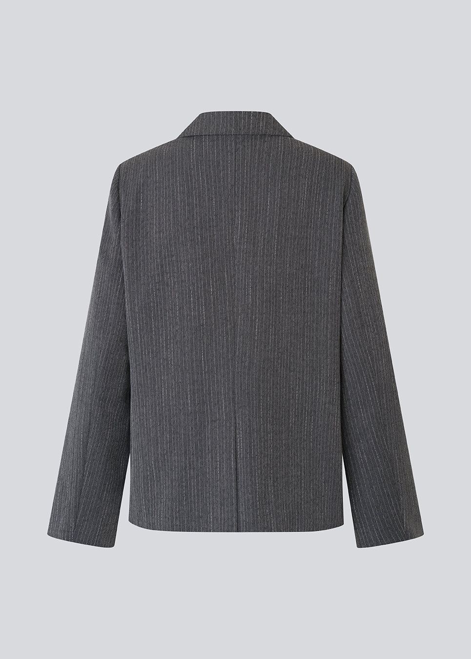 Classic blazer with elegant pinstripes. The BirnaMD Blazer has a timeless and sleek look, featuring details such as a notched collar, side pockets, and button closure - a modern and polished wardrobe must-have.