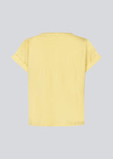 Yellow t-shirt in organic cotton with a slightly cropped length. BrazilMD short t-shirt has a rounder neck and rolled up sleeves.&nbsp;