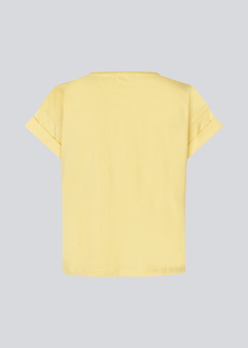 Yellow t-shirt in organic cotton with a slightly cropped length. BrazilMD short t-shirt has a rounder neck and rolled up sleeves.&nbsp;