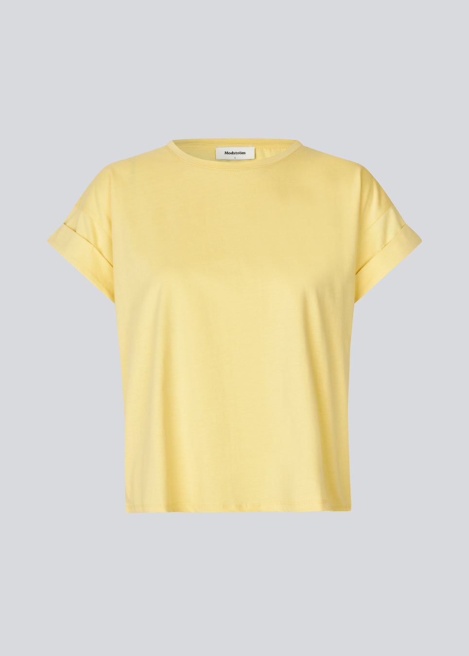 Yellow t-shirt in organic cotton with a slightly cropped length. BrazilMD short t-shirt has a rounder neck and rolled up sleeves.&nbsp;
