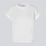 White t-shirt in organic cotton with a slightly cropped length. BrazilMD short t-shirt has a rounder neck and rolled-up sleeves. The model is 177 cm and wears a size S/36.