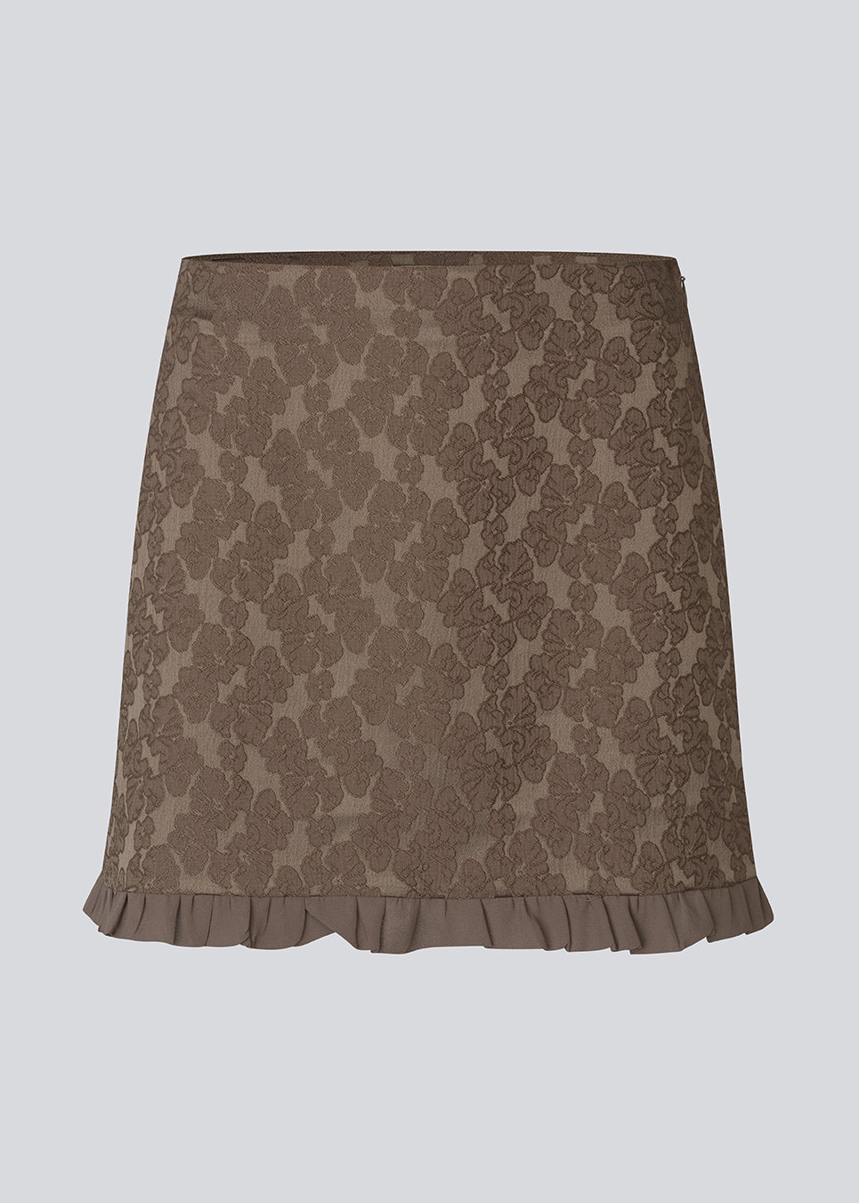 Elegant and feminine short skirt in luxurious fabric with beautiful texture and pattern. The Briannamd Skirt features a flattering A-line silhouette with decorative ruffle trim and a discreet zip closure. Made from 100% recycled polyester.