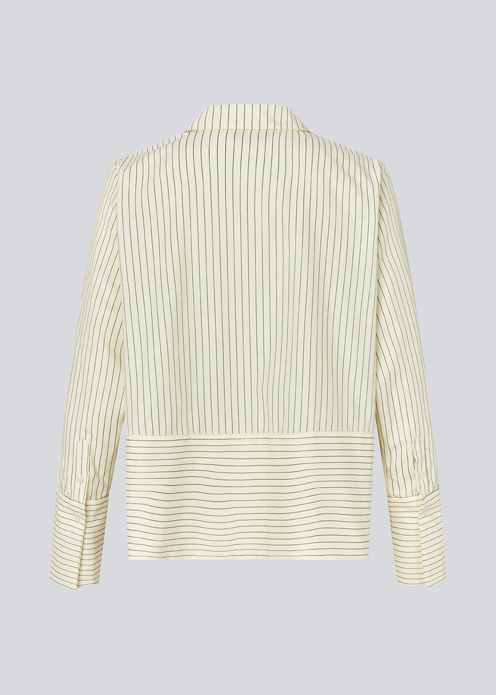 Elegant and timeless shirt in a light, exclusive quality with fine stripes. BrodieMD Shirt is designed with a classic collar, long sleeves and a concealed button closure for a clean, sophisticated look. A versatile wardrobe essential, perfect for both work and effortless everyday styling.
 