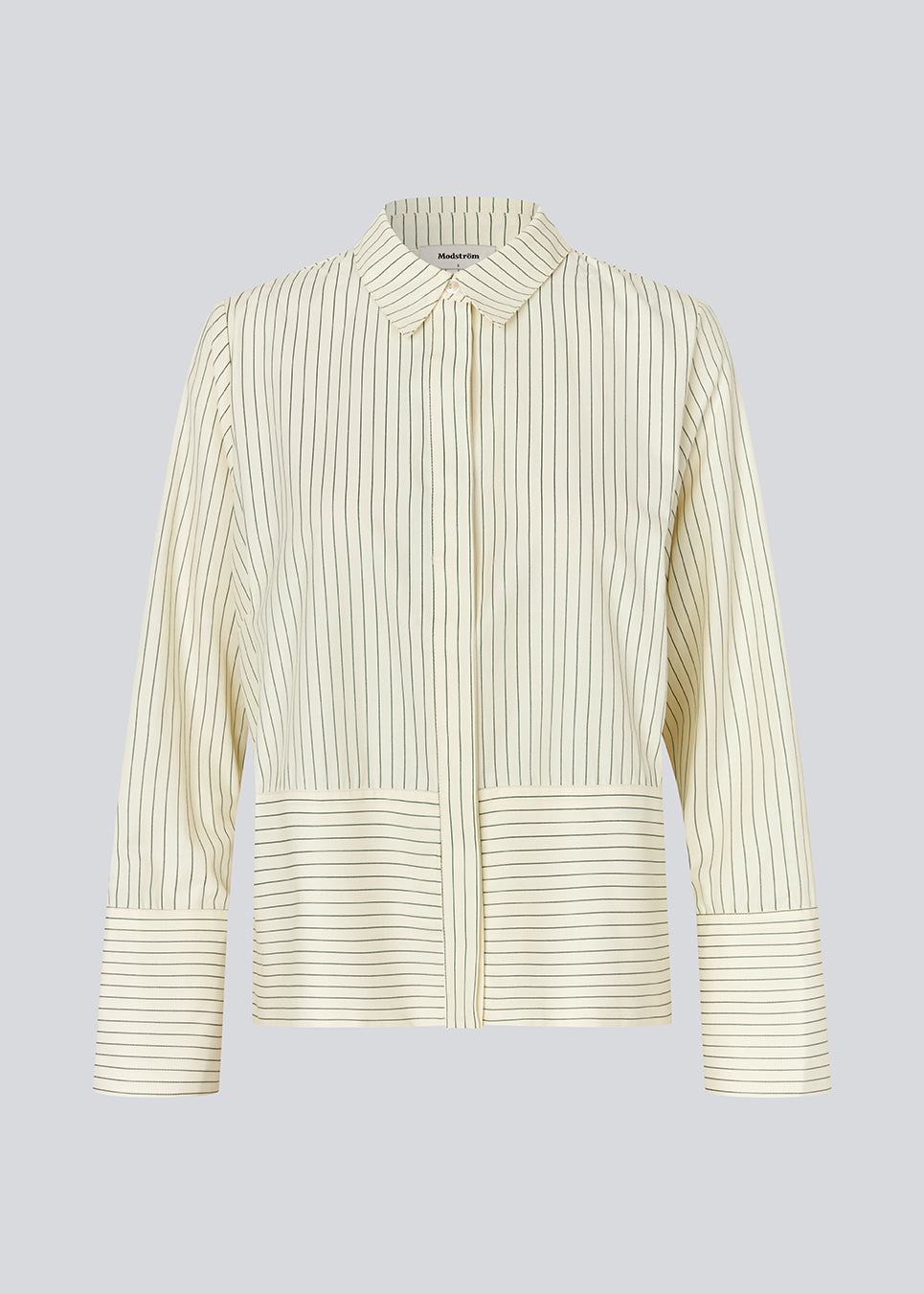 Elegant and timeless shirt in a light, exclusive quality with fine stripes. BrodieMD Shirt is designed with a classic collar, long sleeves and a concealed button closure for a clean, sophisticated look. A versatile wardrobe essential, perfect for both work and effortless everyday styling.
 