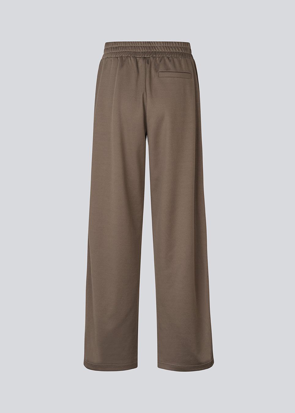 Cool sweatpants with wide legs. The BrynhildMD Pants feature an elastic waistband and combine comfort with a sporty, sleek look – a trendy and effortless must-have for casual outfits.