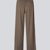 Cool sweatpants with wide legs. The BrynhildMD Pants feature an elastic waistband and combine comfort with a sporty, sleek look – a trendy and effortless must-have for casual outfits.