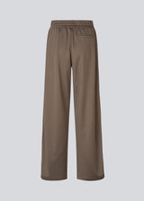 Cool sweatpants with wide legs. The BrynhildMD Pants feature an elastic waistband and combine comfort with a sporty, sleek look – a trendy and effortless must-have for casual outfits.