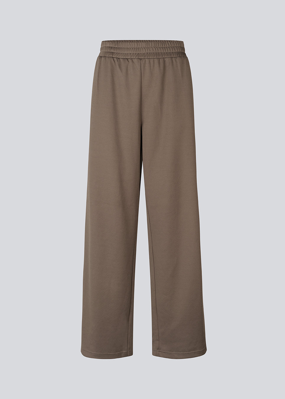 Cool sweatpants with wide legs. The BrynhildMD Pants feature an elastic waistband and combine comfort with a sporty, sleek look – a trendy and effortless must-have for casual outfits.