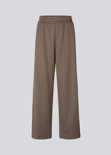 Cool sweatpants with wide legs. The BrynhildMD Pants feature an elastic waistband and combine comfort with a sporty, sleek look – a trendy and effortless must-have for casual outfits.
