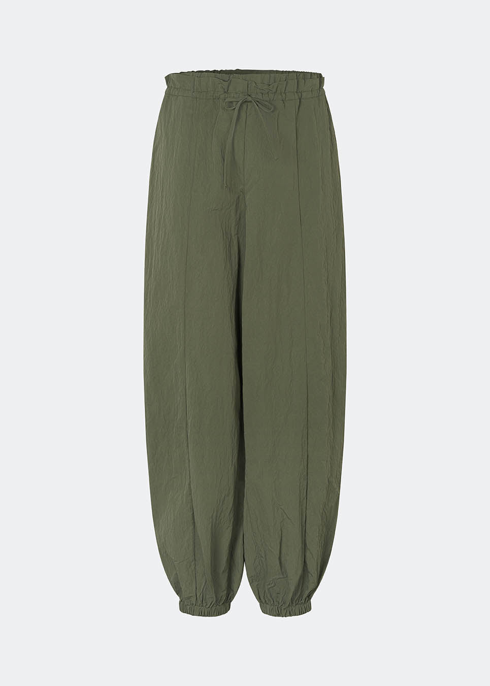 Relaxed trousers with a modern balloon silhouette. Caishamd pants are crafted from a lightweight fabric with an elasticated paperbag waistband and adjustable drawstring for a comfortable fit. The wide legs are gathered with elastic at the ankles, creating a voluminous, contemporary shape. Designed with slanted side pockets and a single welt pocket at the back, they combine functionality with a clean, minimal look. Pair them with a shirt or a lightweight knit for effortless everyday and weekend styling.