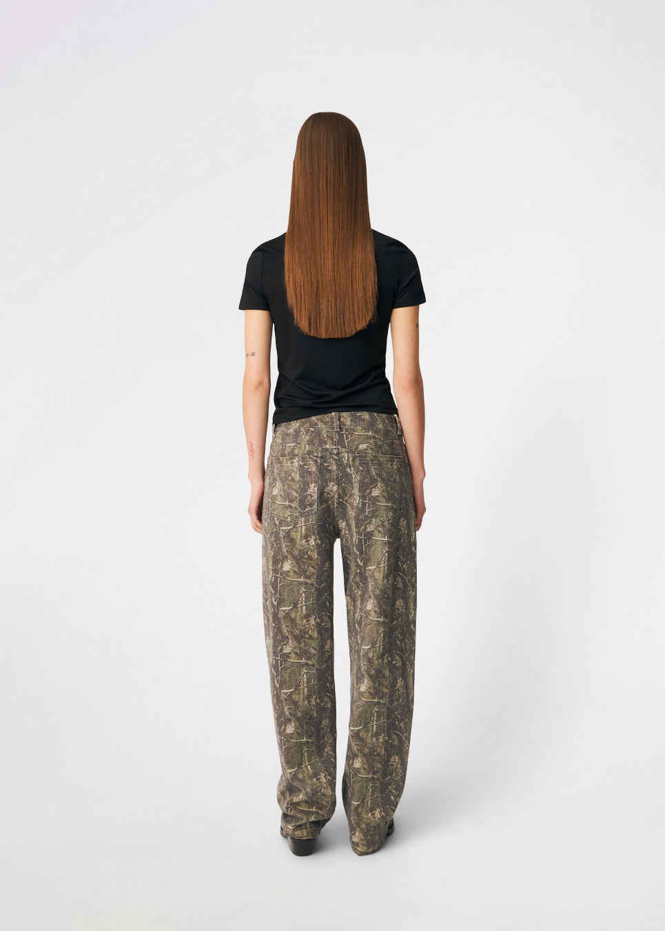 Jeans featuring a bold camouflage print and a relaxed straight-leg fit. CartonMD Print Jeans are designed with a high waist, classic five-pocket styling, belt loops, and a zip fly with button closure. The all-over print creates a modern statement look, while the straight silhouette makes them easy to style for both everyday wear and seasonal trends.