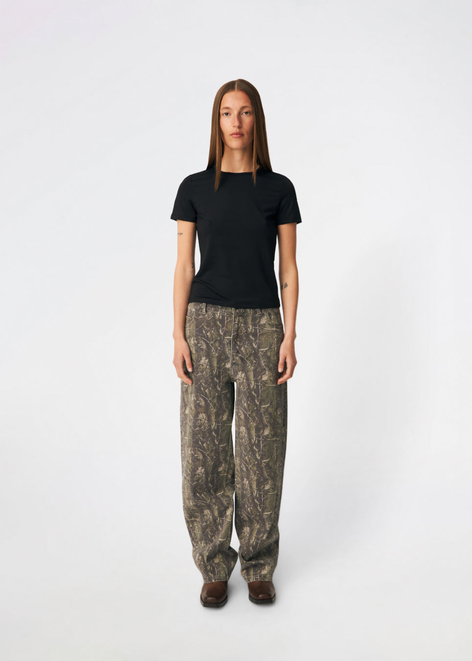 Jeans featuring a bold camouflage print and a relaxed straight-leg fit. CartonMD Print Jeans are designed with a high waist, classic five-pocket styling, belt loops, and a zip fly with button closure. The all-over print creates a modern statement look, while the straight silhouette makes them easy to style for both everyday wear and seasonal trends.
