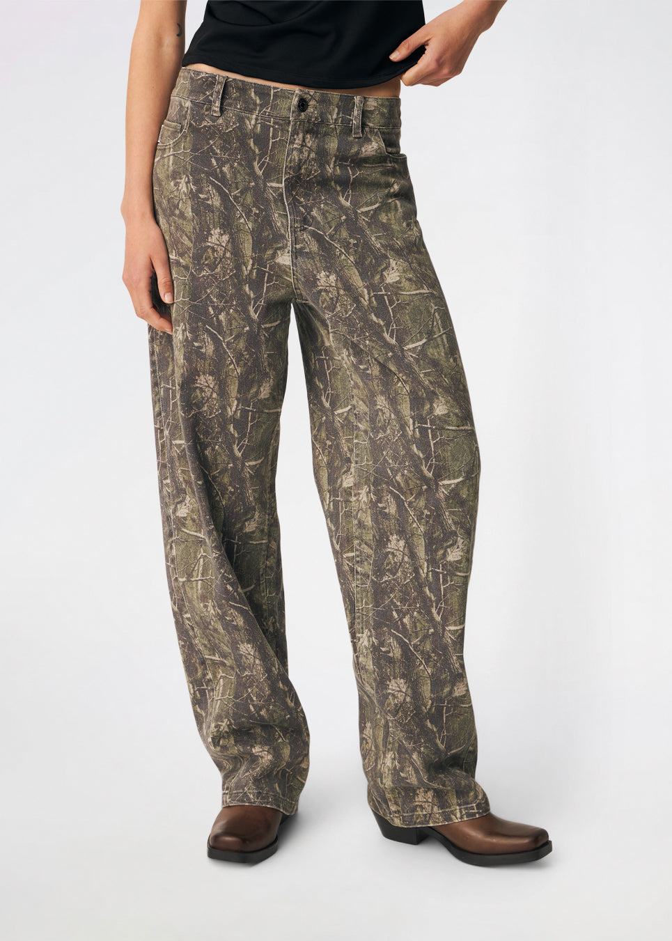 Jeans featuring a bold camouflage print and a relaxed straight-leg fit. CartonMD Print Jeans are designed with a high waist, classic five-pocket styling, belt loops, and a zip fly with button closure. The all-over print creates a modern statement look, while the straight silhouette makes them easy to style for both everyday wear and seasonal trends.