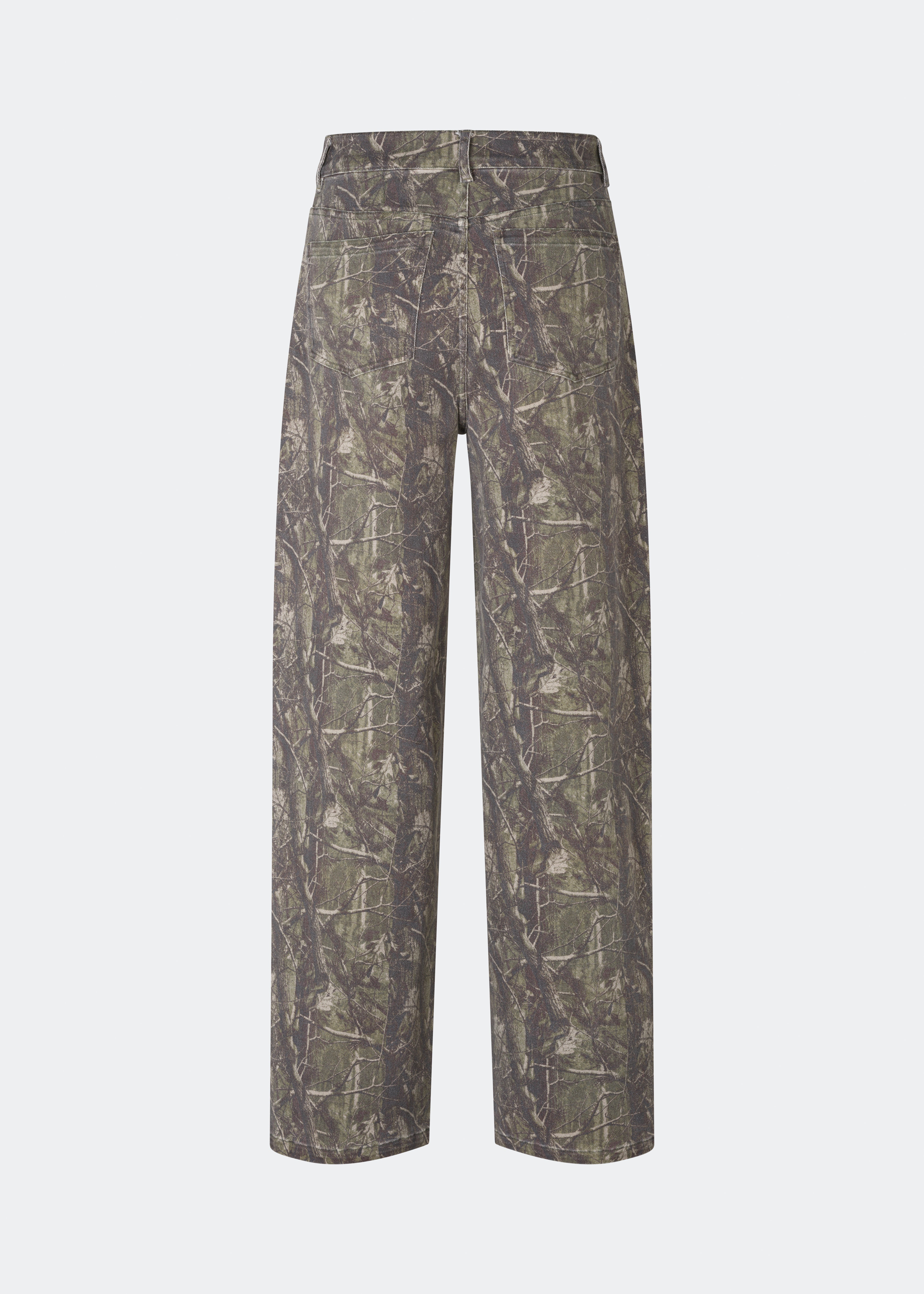 Jeans featuring a bold camouflage print and a relaxed straight-leg fit. CartonMD Print Jeans are designed with a high waist, classic five-pocket styling, belt loops, and a zip fly with button closure. The all-over print creates a modern statement look, while the straight silhouette makes them easy to style for both everyday wear and seasonal trends.
