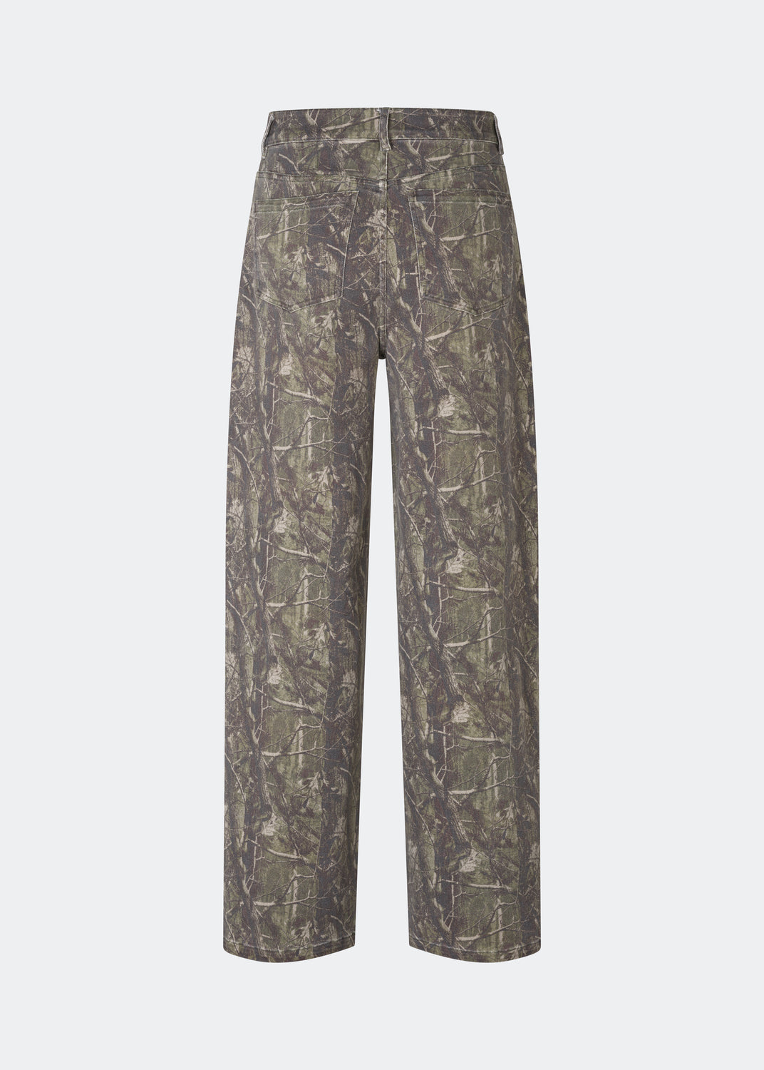 Jeans featuring a bold camouflage print and a relaxed straight-leg fit. CartonMD Print Jeans are designed with a high waist, classic five-pocket styling, belt loops, and a zip fly with button closure. The all-over print creates a modern statement look, while the straight silhouette makes them easy to style for both everyday wear and seasonal trends.