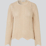 Jumper in crocheted style made from a soft organic cotton. CaryMD o-neck has a relaxed fit with a round neck with wavy hem, long wide sleeves and detailed finishes. The model is 175 cm and wears a size S/36.