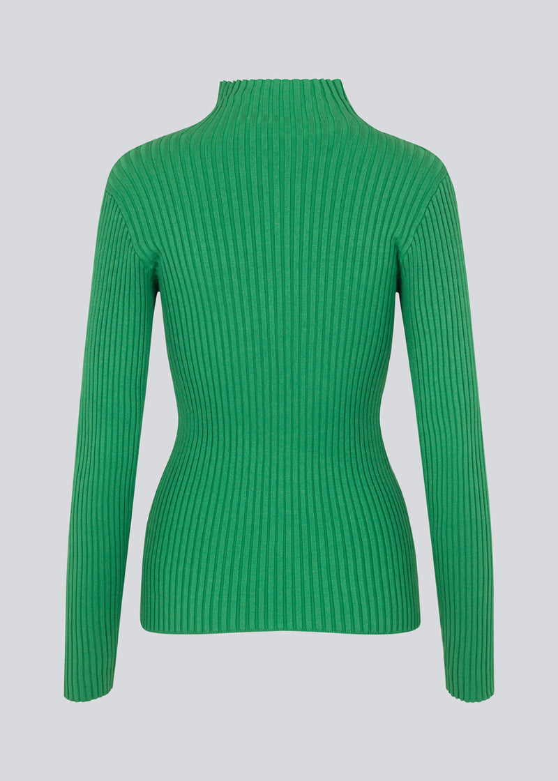 Slim fitted long sleeved top in green in a stretchy rib knit with a high neck. Made from more responsible materials.  The model is 177 cm and wears a size S/36.