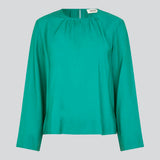 ChristopherMD top in green has a regular body with a round neck with gatherings, and small opening with button closure in the back. Long, wide sleeves. The model is 175 cm and wears a size S/36.