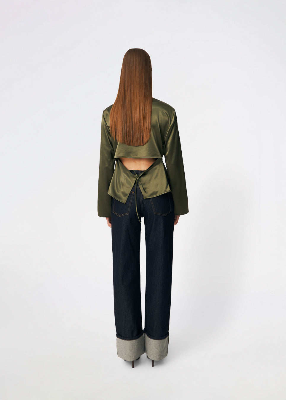 Elegant satin blouse with a feminine and contemporary look. Cianomd top is crafted from a lustrous satin fabric with long sleeves, a boat neckline, and a striking open-back detail finished with delicate tie fastening. A refined wardrobe staple that pairs effortlessly with tailored trousers, denim, or occasion-ready skirts.