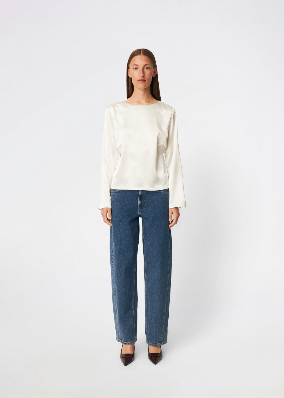 Elegant satin blouse with a feminine and contemporary look. Cianomd top is crafted from a lustrous satin fabric with long sleeves, a boat neckline, and a striking open-back detail finished with delicate tie fastening. A refined wardrobe staple that pairs effortlessly with tailored trousers, denim, or occasion-ready skirts.