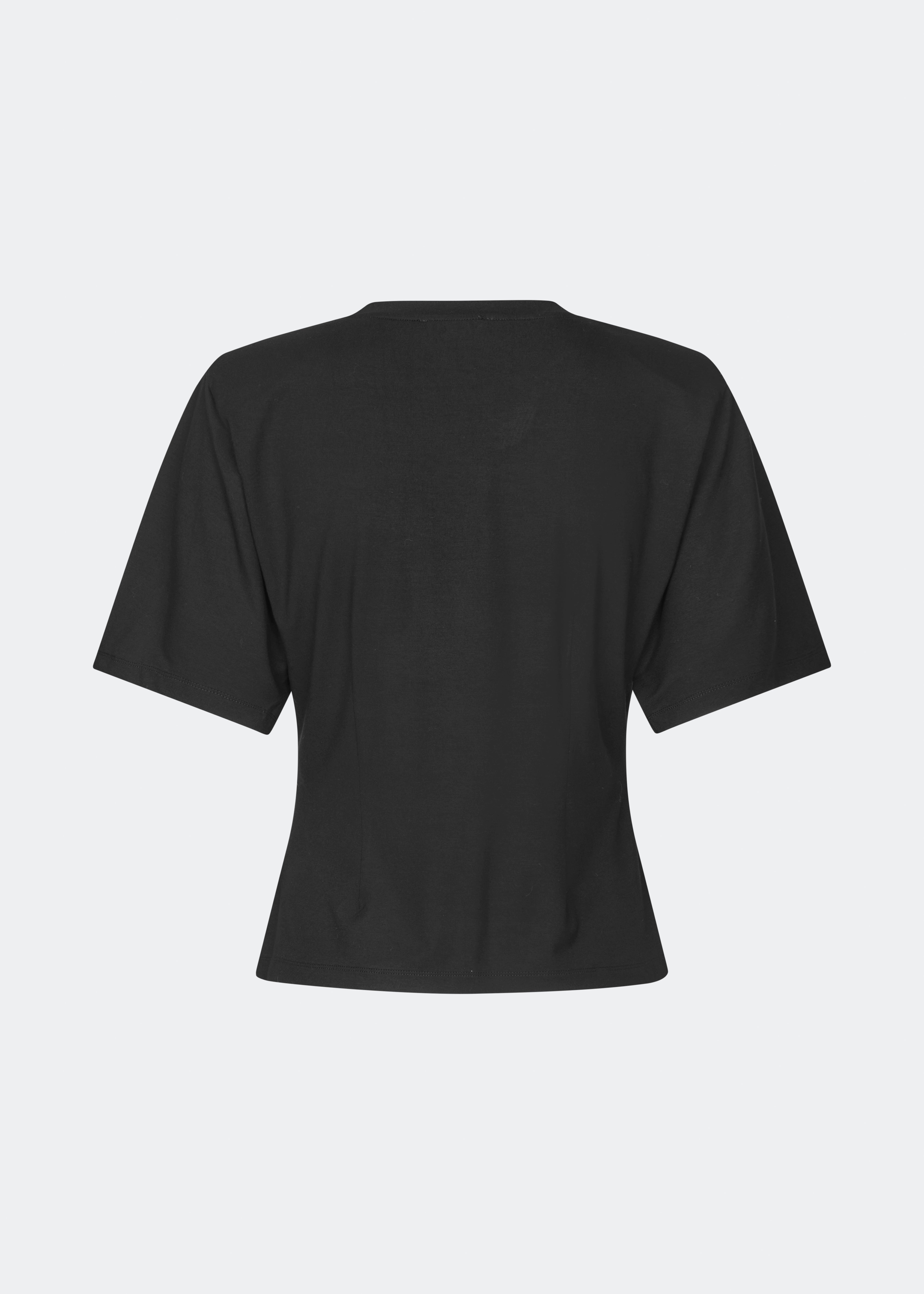 Classic T-shirt crafted from a soft and comfortable fabric. Ciliane T-shirt features a gently fitted silhouette with a crew neckline, short sleeves, and built-in shoulder pads that create a modern, structured look. Its clean, timeless design makes it a versatile wardrobe essential, perfect to wear on its own or layered under jackets, knitwear, and blazers.