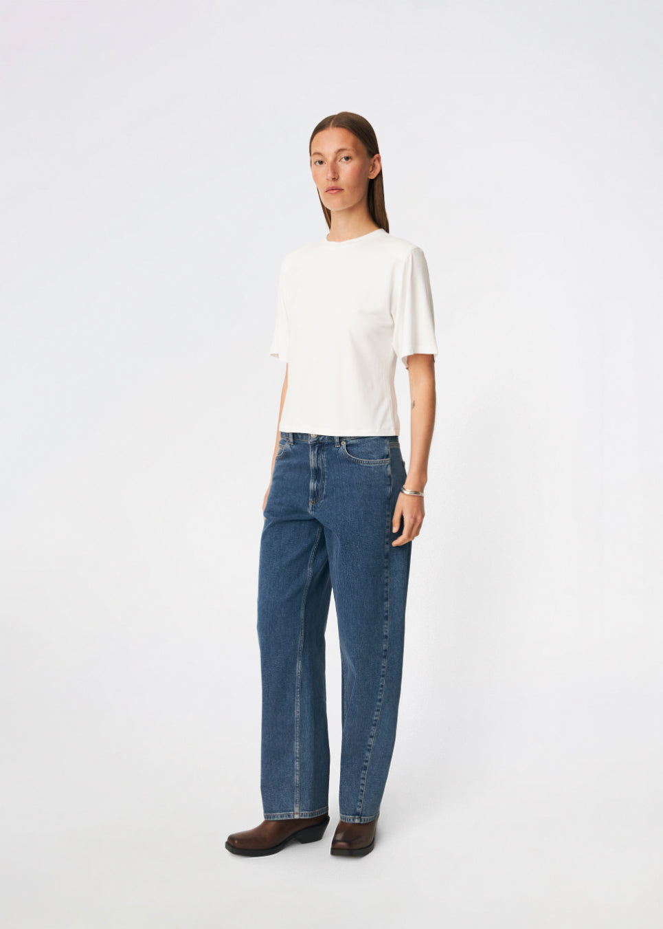 Classic T-shirt crafted from a soft and comfortable fabric. Ciliane T-shirt features a gently fitted silhouette with a crew neckline, short sleeves, and built-in shoulder pads that create a modern, structured look. Its clean, timeless design makes it a versatile wardrobe essential, perfect to wear on its own or layered under jackets, knitwear, and blazers.