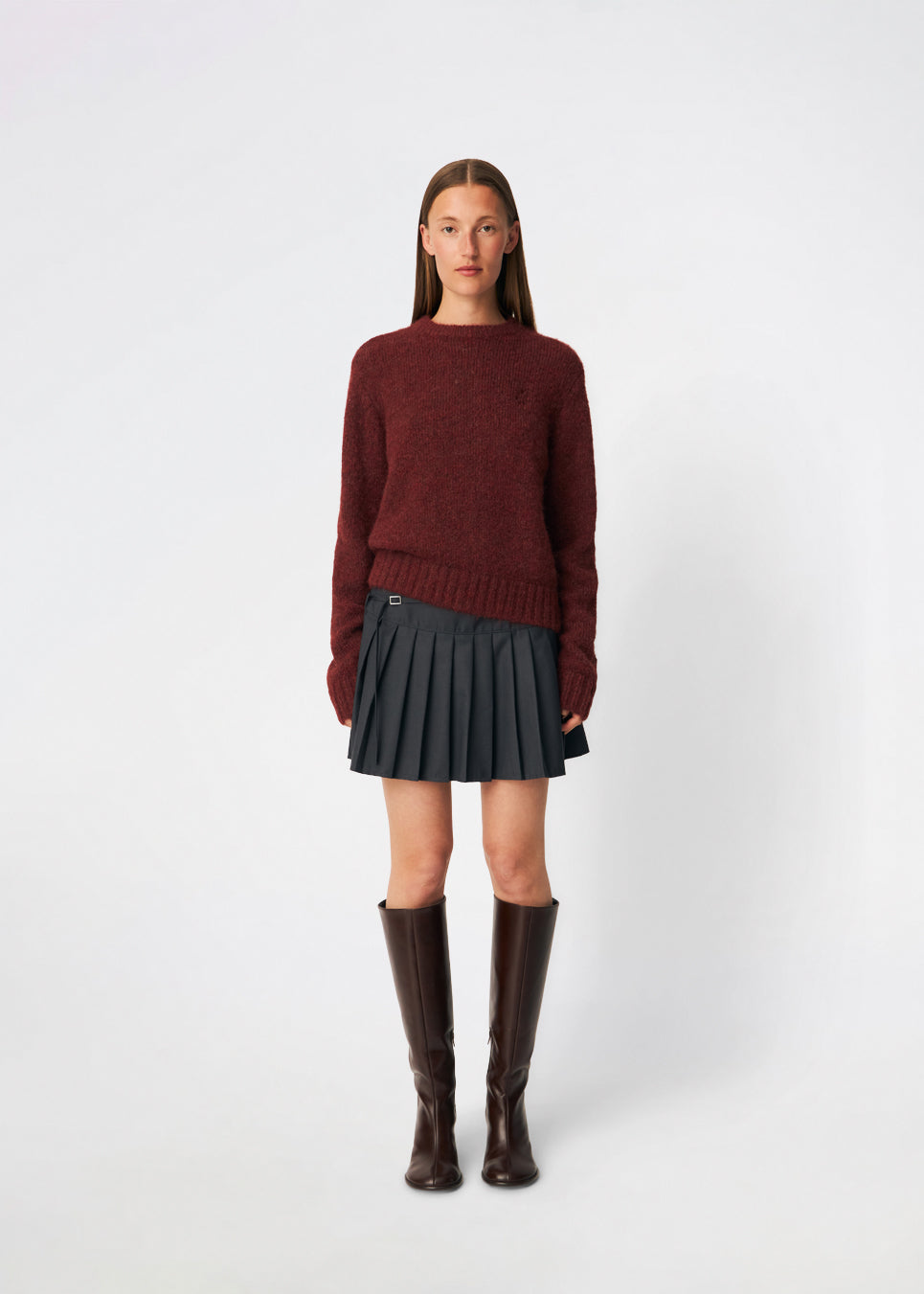 Pleated mini skirt with a modern, preppy aesthetic. Cirkelinemd skirt features a low-rise waist with a wrap-inspired design, decorative strap detail, and crisp pleats that create beautiful movement and volume. The mini length and tailored silhouette make it a versatile piece for both everyday styling and more elevated occasions. Pair it with a shirt, knitwear, or a simple top for a timeless look.