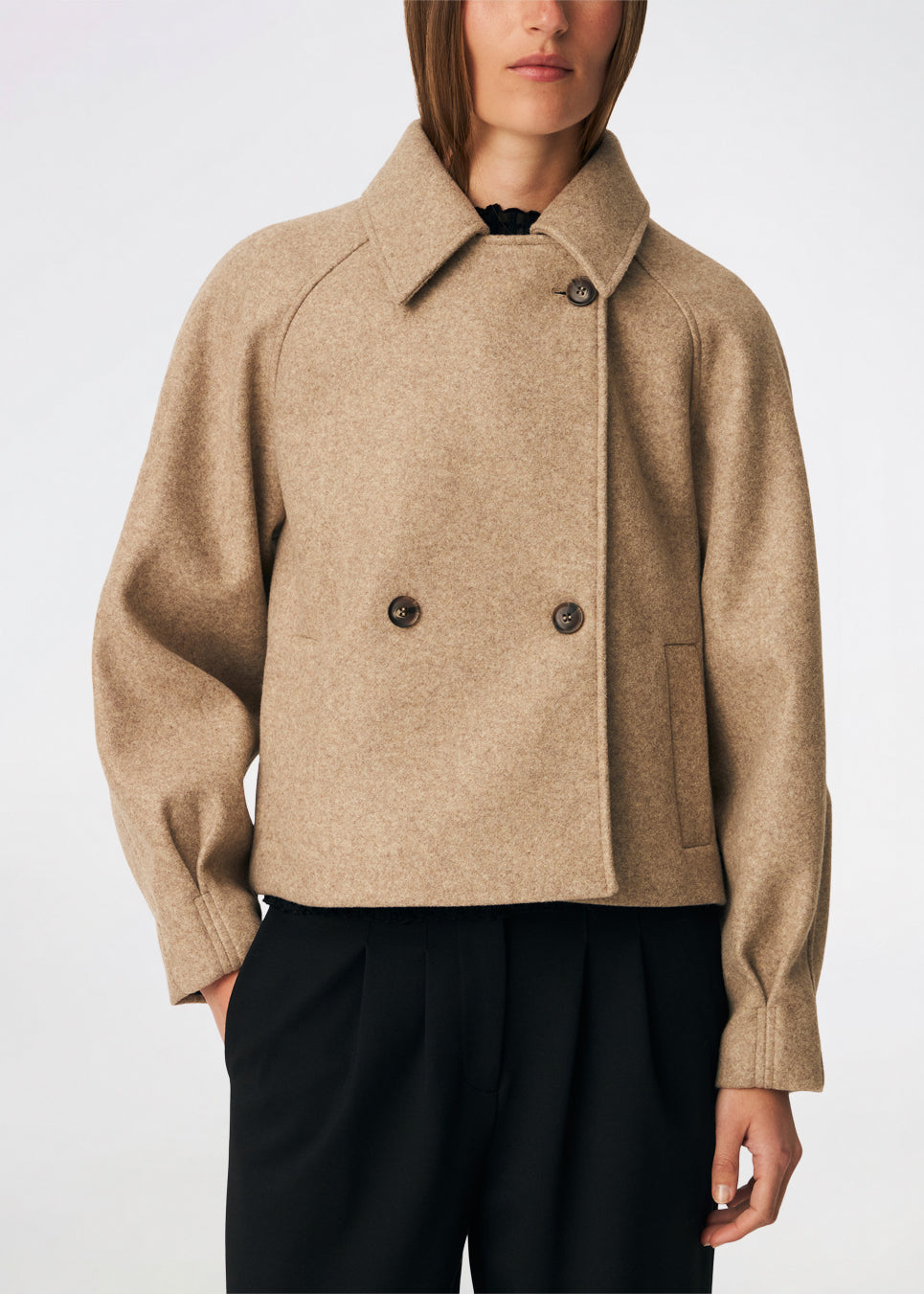 Short jacket with a timeless, sophisticated aesthetic. Cleamd jacket features a relaxed, slightly boxy silhouette with a double-breasted button closure, classic collar, and raglan sleeves for a soft and comfortable fit. Discreet side pockets and clean lines enhance the minimalist design, while the cropped length makes it perfect for both everyday wear and more polished looks.