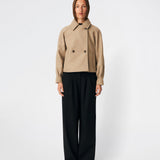 Short jacket with a timeless, sophisticated aesthetic. Cleamd jacket features a relaxed, slightly boxy silhouette with a double-breasted button closure, classic collar, and raglan sleeves for a soft and comfortable fit. Discreet side pockets and clean lines enhance the minimalist design, while the cropped length makes it perfect for both everyday wear and more polished looks.